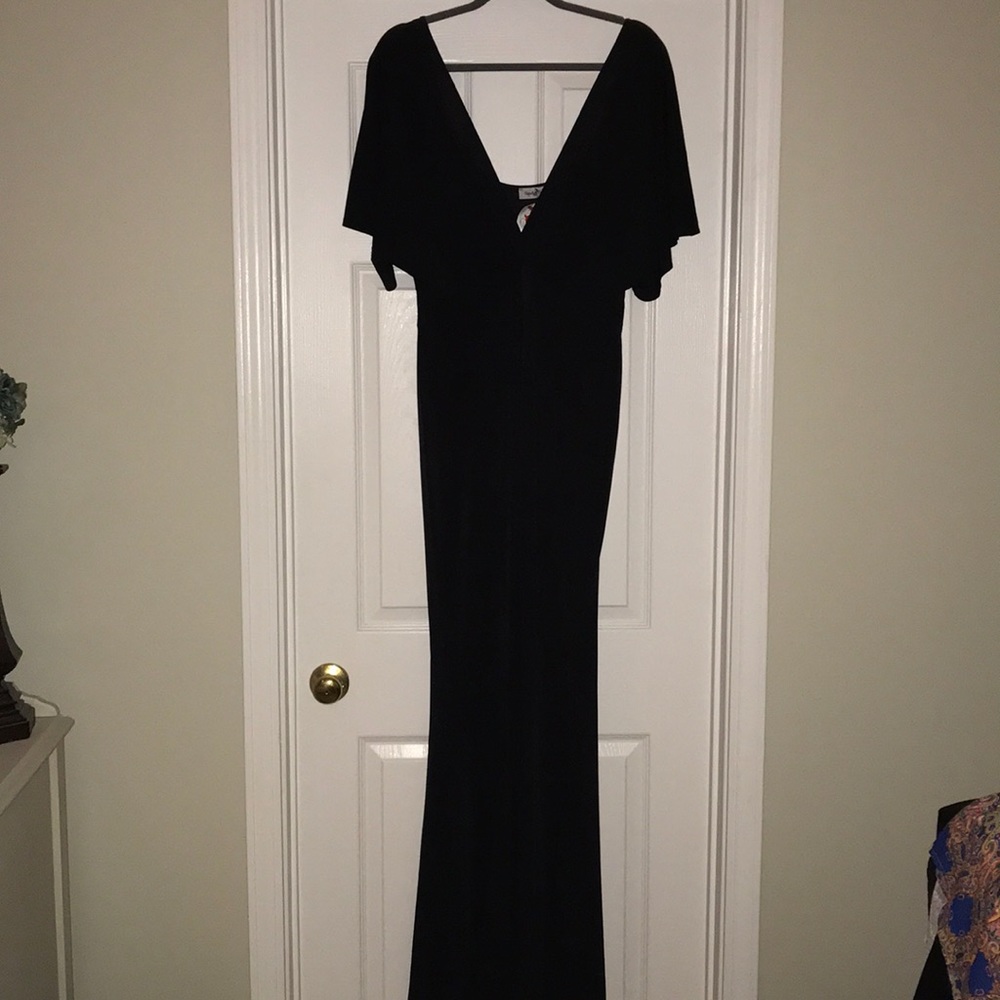 Gorgeous black lightweight dress